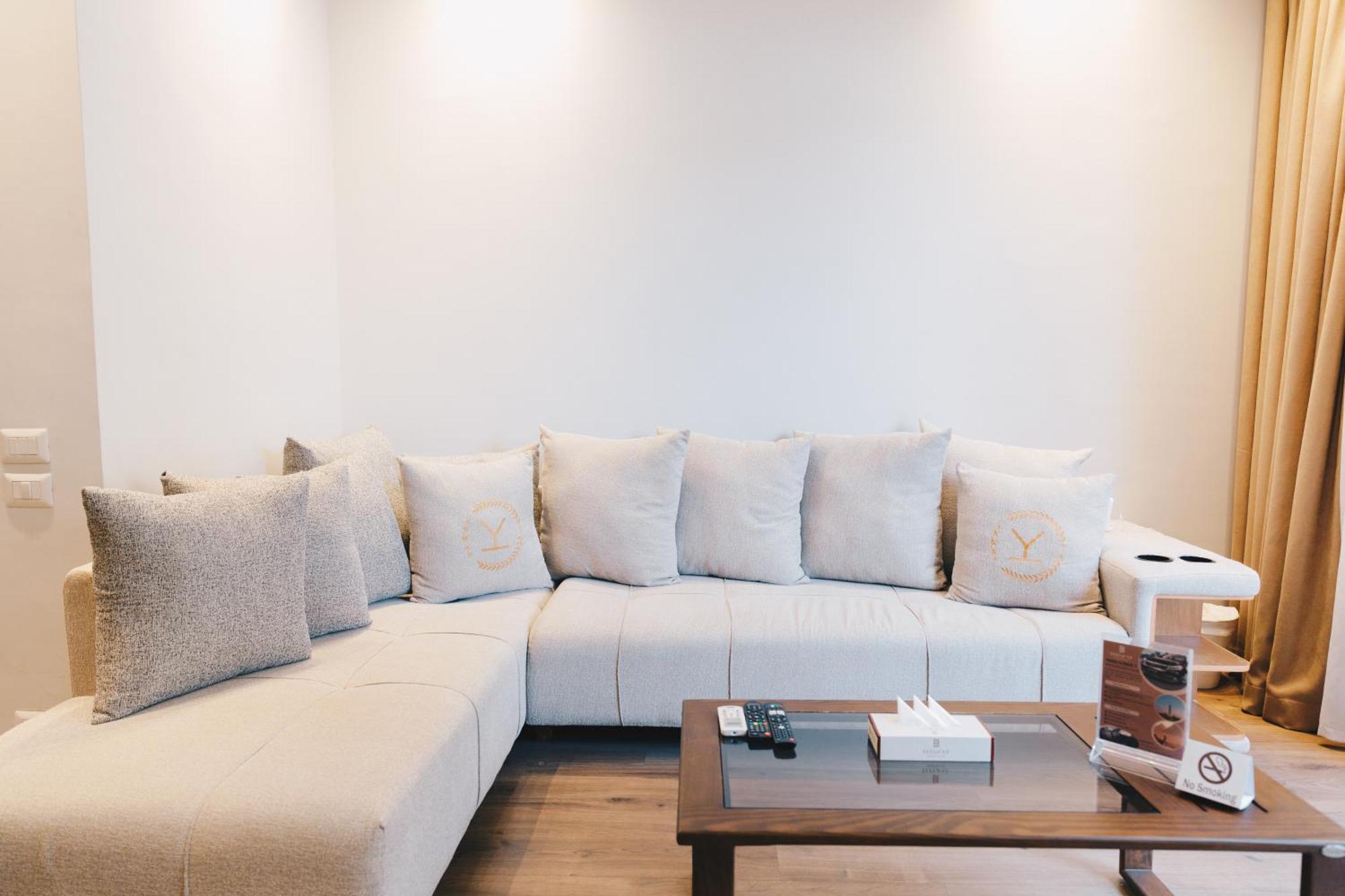 The Suites Near Auc By Elegant Il Il Cairo Esterno foto