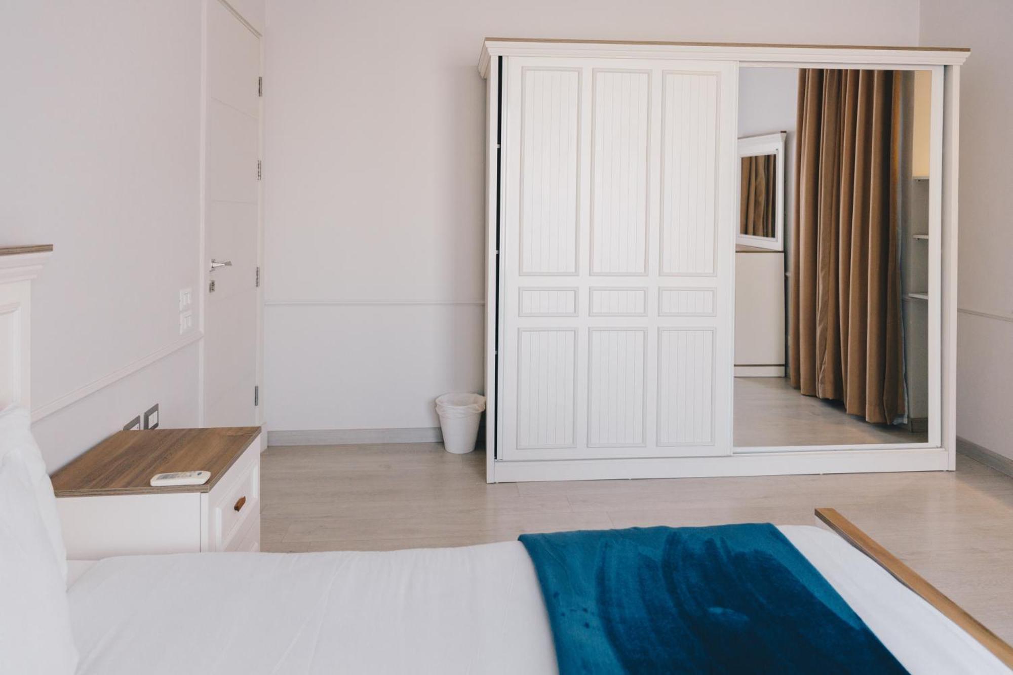 The Suites Near Auc By Elegant Il Il Cairo Esterno foto